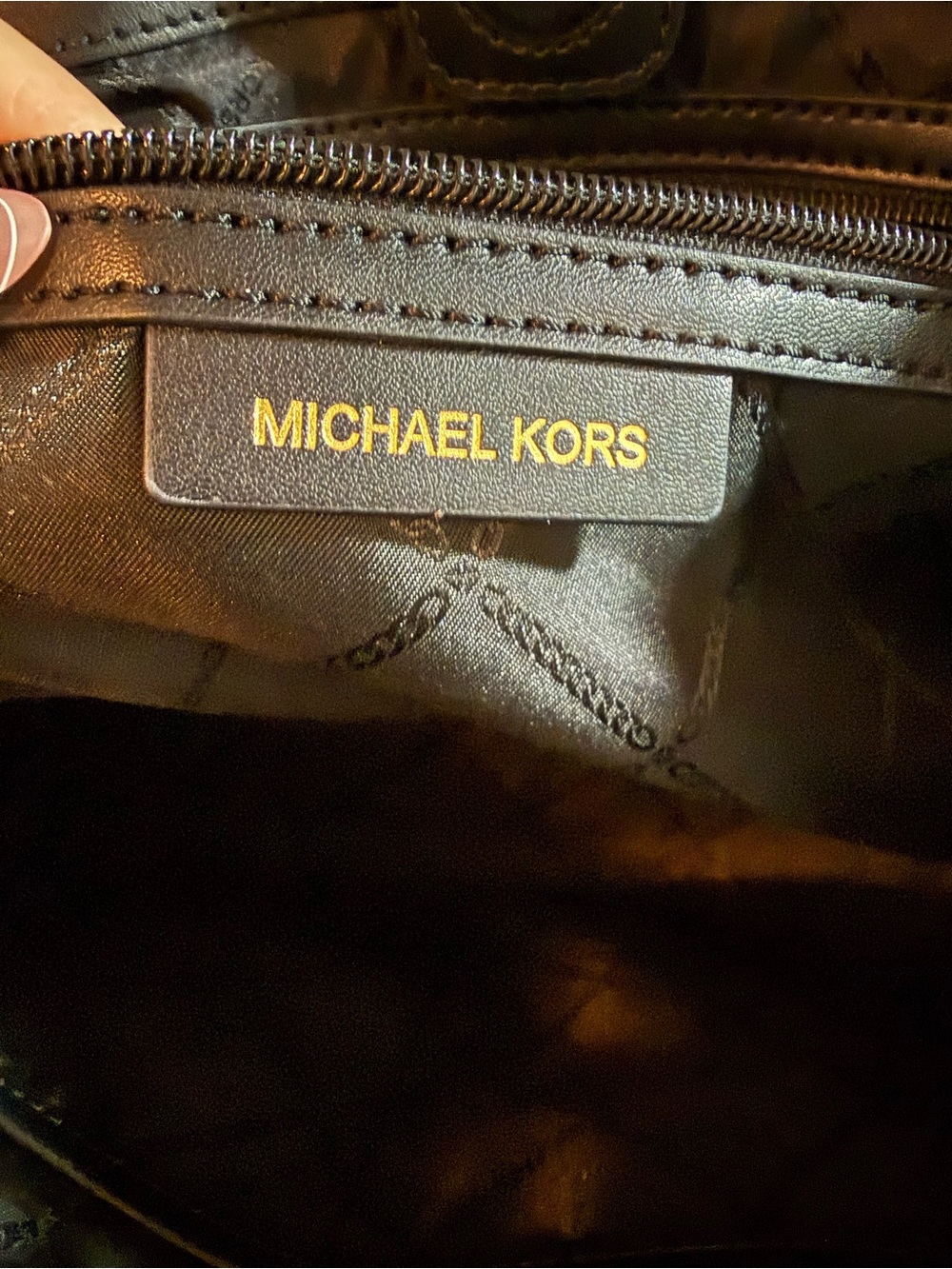Michael Kors Luisa Medium Black Leather Shoulder Bag with Gold Logo - Picture 4 of 14